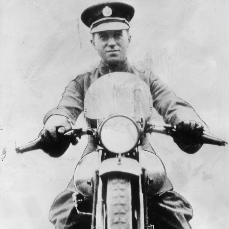 Brough Superior | ブラフシューペリア : ブラフシューペリアの名を世界に刻んだ象徴的モデル「S.S.100」。伝統美と最新技術が融合した至高の一台が、妥協なき理想を現代に映し出す。
