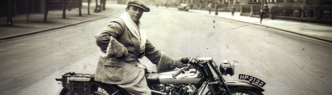 Brough Superior | ブラフシューペリア : ブラフシューペリアの名を世界に刻んだ象徴的モデル「S.S.100」。伝統美と最新技術が融合した至高の一台が、妥協なき理想を現代に映し出す。
