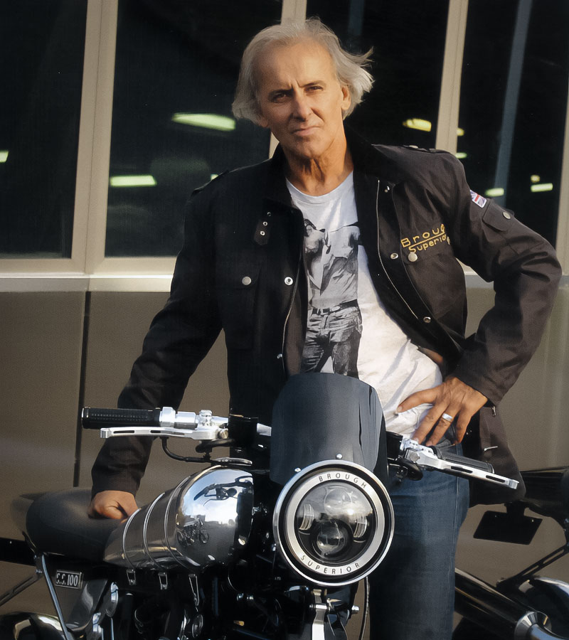 Brough Superior | ブラフシューペリア : ティエリー アンリエット。ジョージ ブラフの哲学を現代技術で再解釈し、伝説に新たな命を吹き込んだ革新のビルダー。