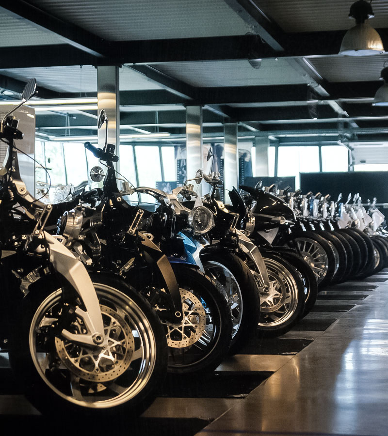 Brough Superior | ブラフシューペリア : ティエリー アンリエット。ジョージ ブラフの哲学を現代技術で再解釈し、伝説に新たな命を吹き込んだ革新のビルダー。