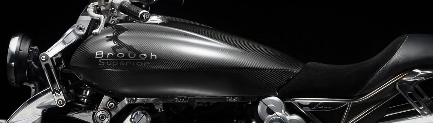 Brough Superior | ブラフシューペリア : 冒険家T.E.ロレンスの精神を受け継ぐ「ブラフシューペリア ロレンス」。188台限定で生み出された珠玉のモデルが、流麗な造形と卓越した性能を誇る。