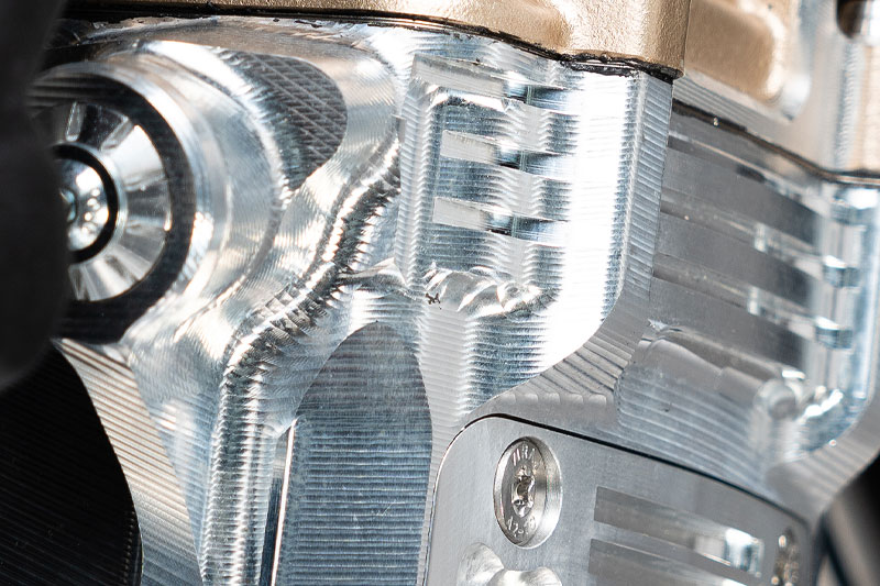 Brough Superior | ブラフシューペリア : アルティメット。100周年を記念して19台のみ製作された究極の象徴。伝統と革新が結晶したコレクターズアイテム。