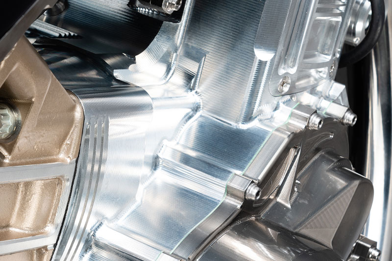 Brough Superior | ブラフシューペリア : アルティメット。100周年を記念して19台のみ製作された究極の象徴。伝統と革新が結晶したコレクターズアイテム。