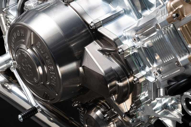 Brough Superior | ブラフシューペリア : アルティメット。100周年を記念して19台のみ製作された究極の象徴。伝統と革新が結晶したコレクターズアイテム。