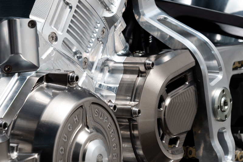 Brough Superior | ブラフシューペリア : アルティメット。100周年を記念して19台のみ製作された究極の象徴。伝統と革新が結晶したコレクターズアイテム。