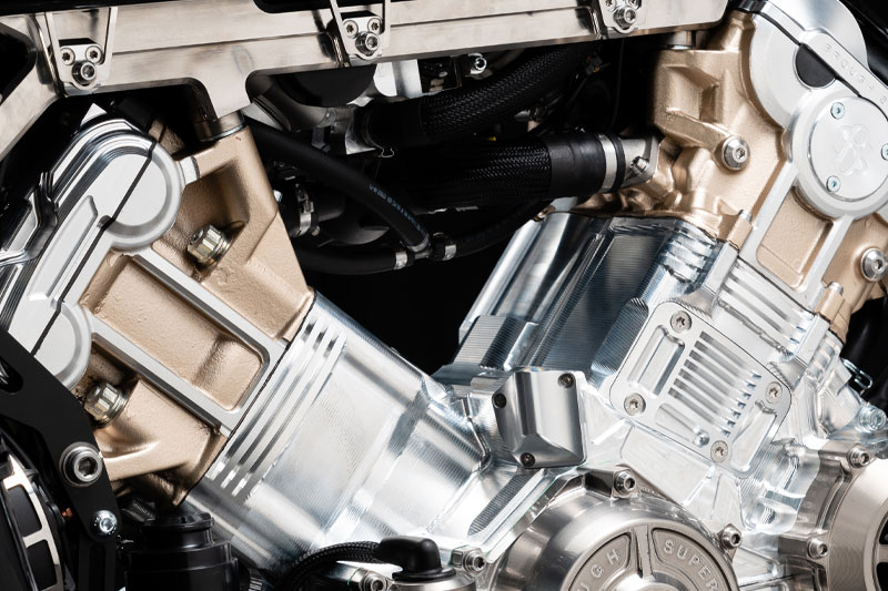 Brough Superior | ブラフシューペリア : アルティメット。100周年を記念して19台のみ製作された究極の象徴。伝統と革新が結晶したコレクターズアイテム。