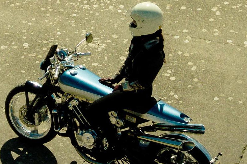 Brough Superior | ブラフシューペリア : アニバーサリー。ブランド創業100周年を記念して誕生した特別モデル。伝統美と最新技術が調和した記念碑的ヘリテージマシン。