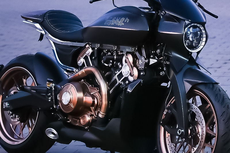 Brough Superior | ブラフシューペリア : ダガー。チタンやカーボンを惜しみなく用い、鋭利な美しさと圧倒的な走行性能を宿した唯一無二のスポーツモデル。