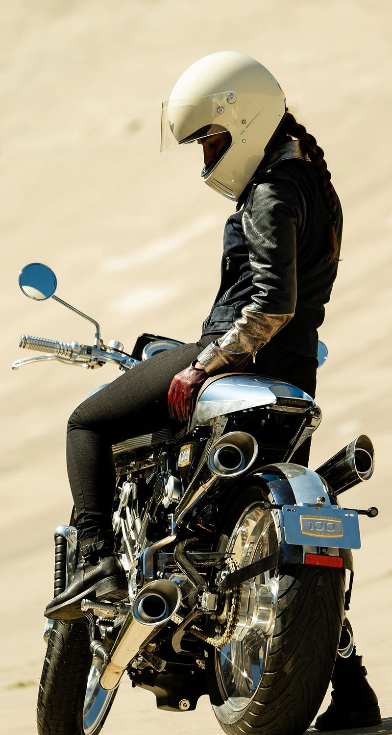 Brough Superior | ブラフシューペリア : アニバーサリー。ブランド創業100周年を記念して誕生した特別モデル。伝統美と最新技術が調和した記念碑的ヘリテージマシン。