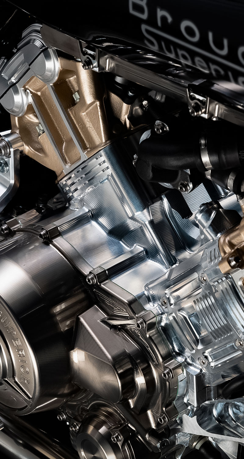 Brough Superior | ブラフシューペリア : アルティメット。100周年を記念して19台のみ製作された究極の象徴。伝統と革新が結晶したコレクターズアイテム。