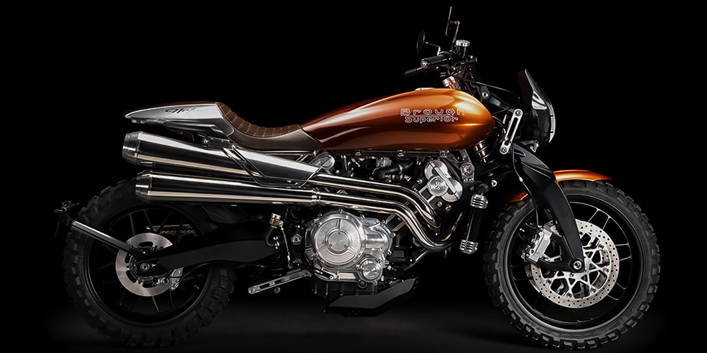 Brough Superior | ブラフシューペリア : ネフド。ネフド砂漠を想起させる印象的なカラーと造形を纏い、優美さと全地形対応の走破性を兼ね備えた特別仕様モデル。